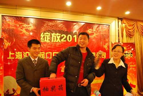 精加工車(chē)間黃華抽出年會(huì)三等獎(jiǎng)